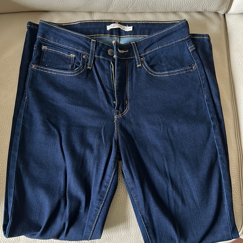 Levi’s high rise skinny dark blue size 28